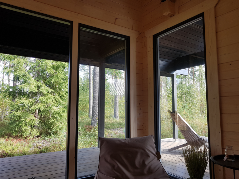 Pihasauna 15 pukuhuone kesällä