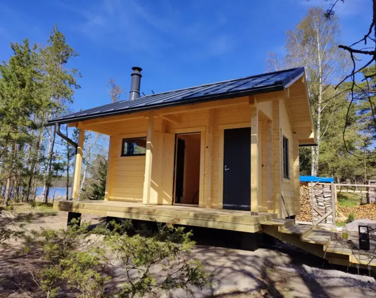 Ulkosauna 15 auringonpaisteessa