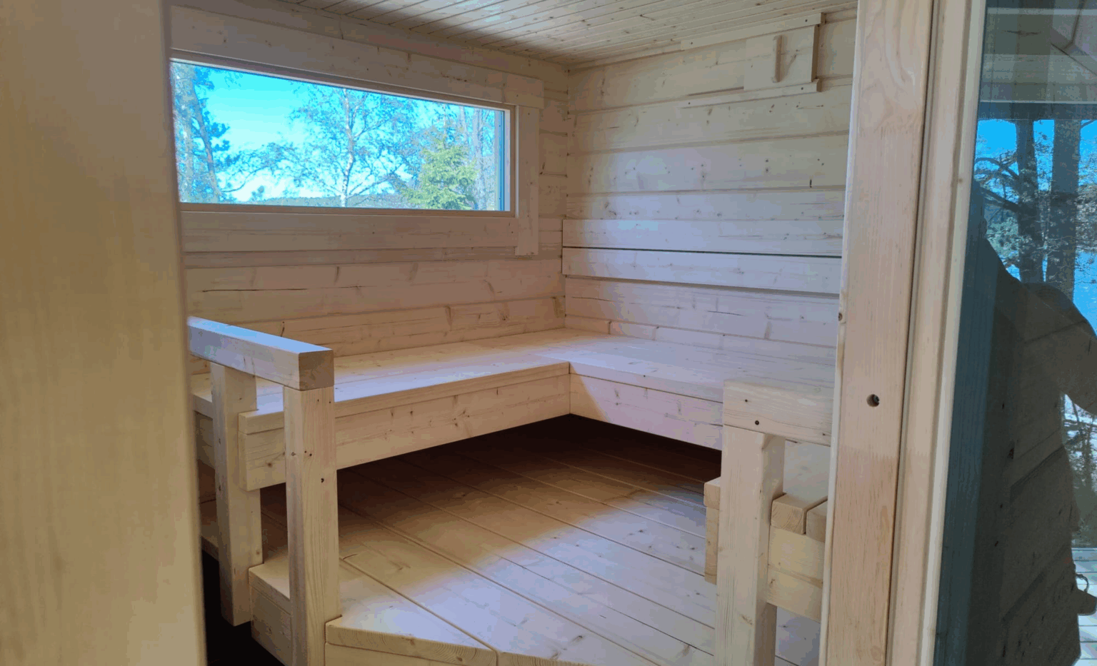Ulkosaunan saunatilat käyttövalmiina